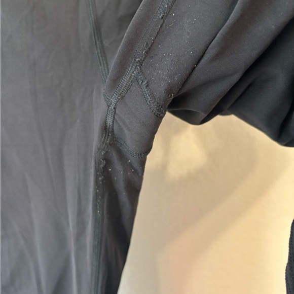 BLACK LULULEMON SIZE 8 HIGH RISE CROP RUNNING TIGHTS WITH POCKETS - Picture 5 of 5